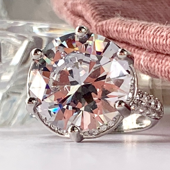 Jewelry - 925 Sterling Silver CZ Ring Sz 7